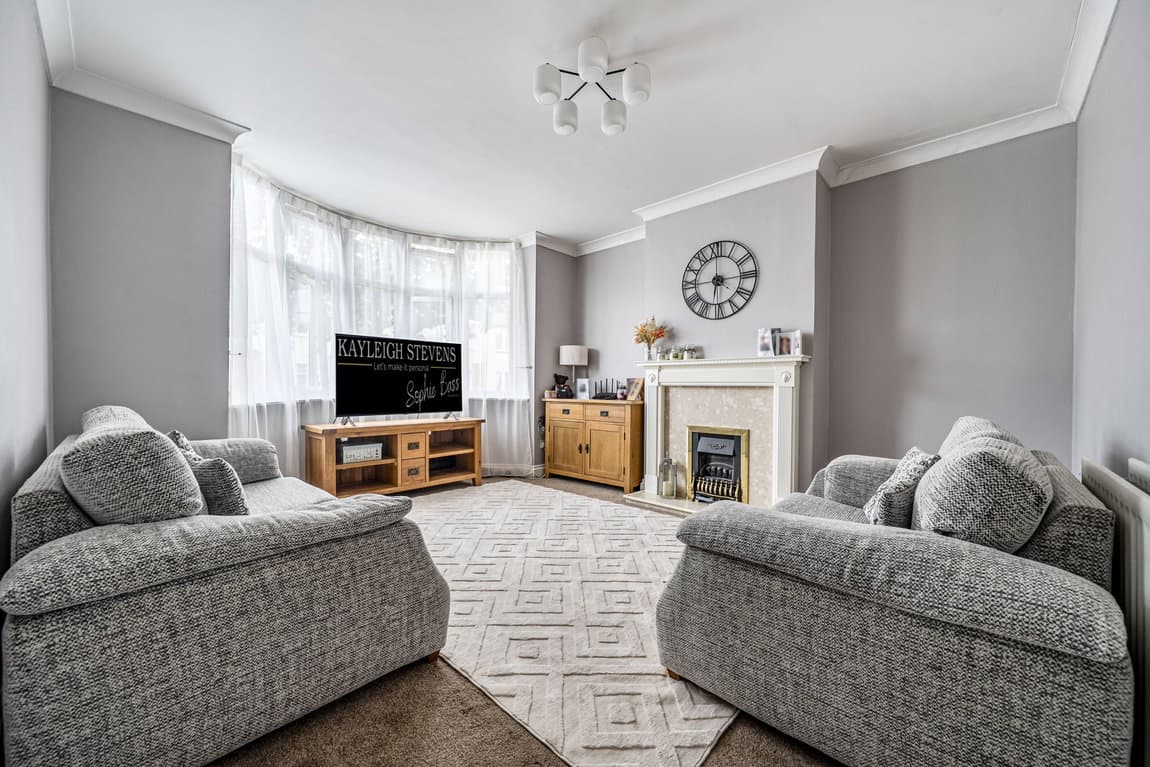 Spacious 3 Bedroom Semi-Detached Home | Open-Plan Kitchen/Diner | Garage, Driveway & Generous Rear Garden | No Chain