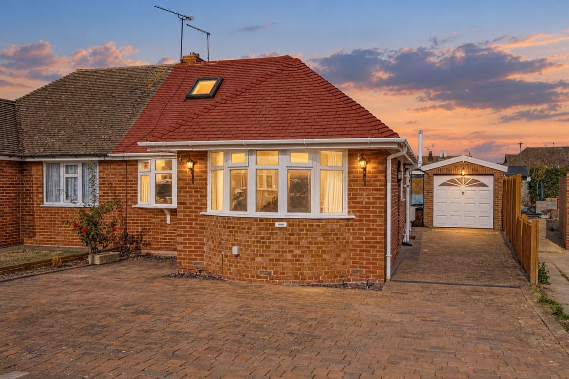 STUNNING OPEN-PLAN KITCHEN / DINING / LIVING SPACE | FOUR BEDROOMS | TWO BATHROOMS | GARAGE | DRIVEWAY | WALK TO STATION
