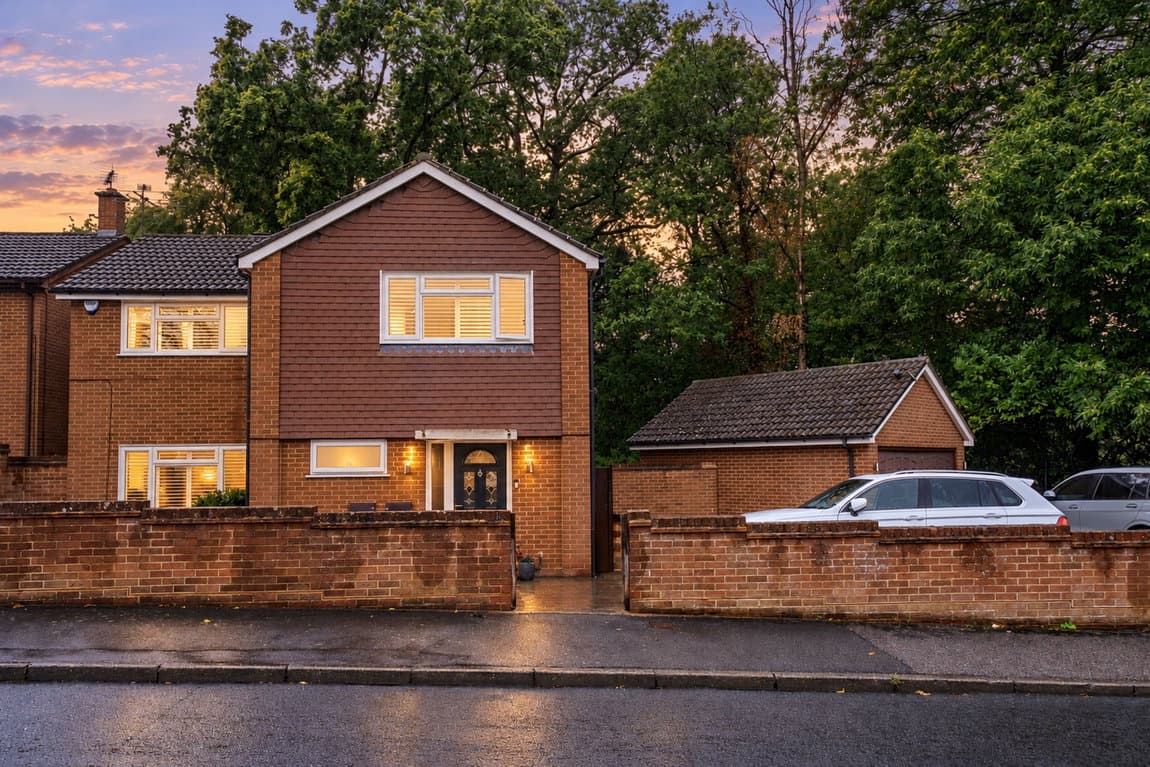 Big plot, big rooms, brilliant Hempstead location.