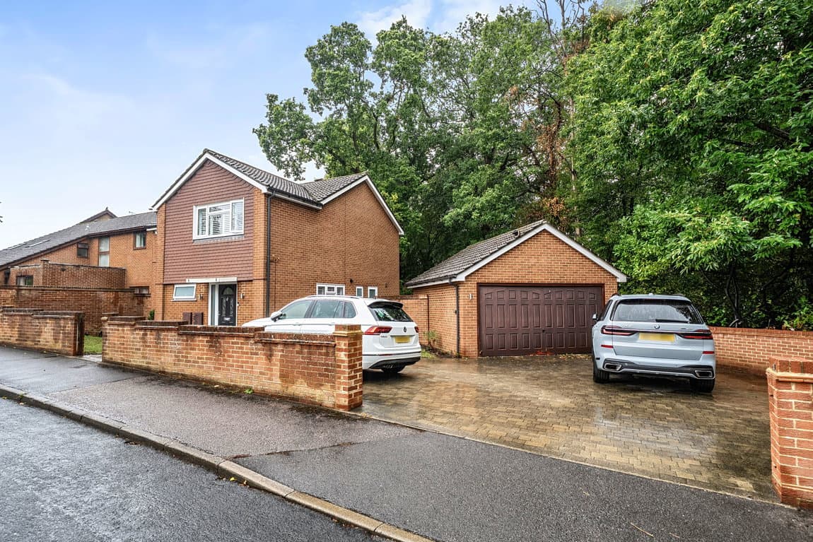 Big plot, big rooms, brilliant Hempstead location.